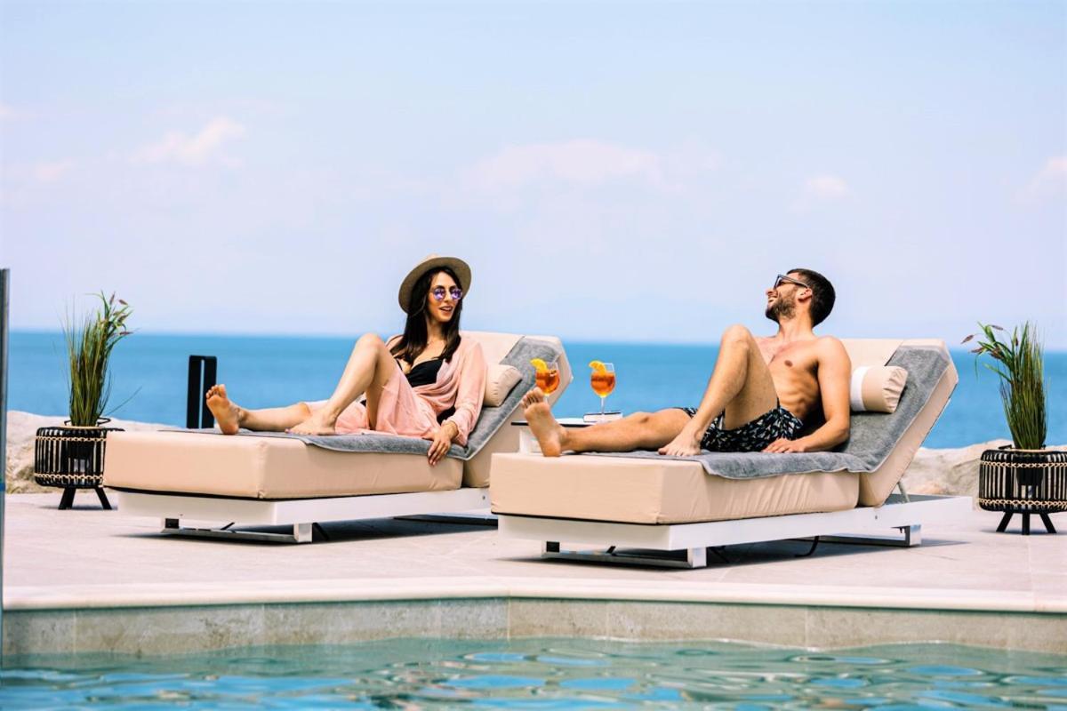 Akrotiri Olympus Luxury Suites - Adults Only プラカ・リトホロ エクステリア 写真