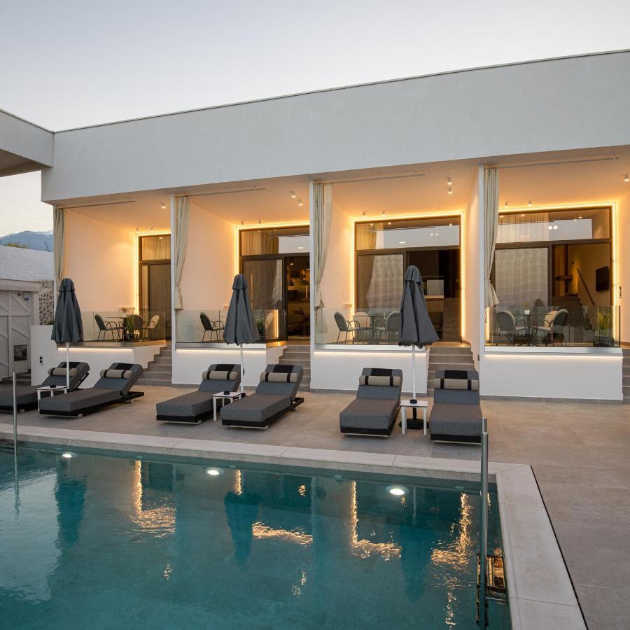 Akrotiri Olympus Luxury Suites - Adults Only プラカ・リトホロ エクステリア 写真