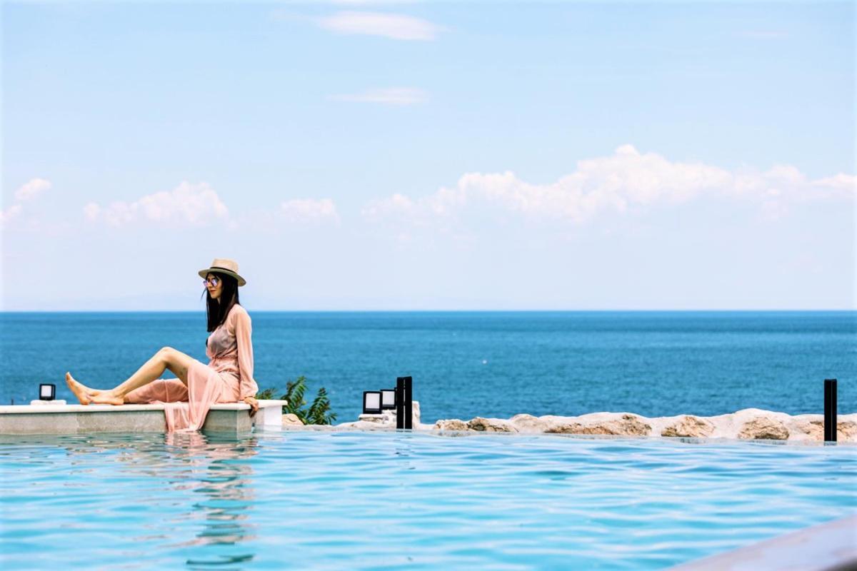 Akrotiri Olympus Luxury Suites - Adults Only プラカ・リトホロ エクステリア 写真
