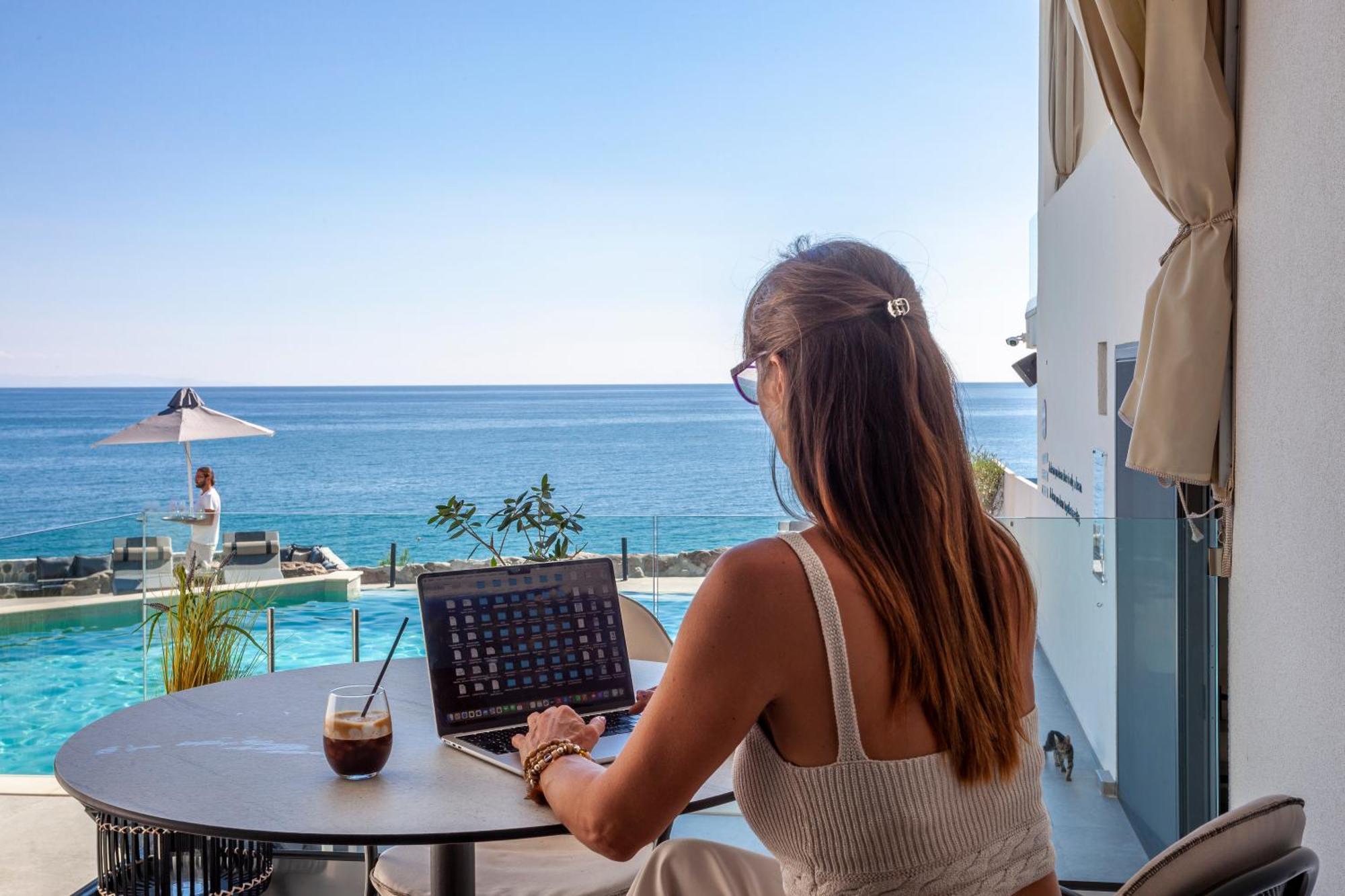 Akrotiri Olympus Luxury Suites - Adults Only プラカ・リトホロ エクステリア 写真